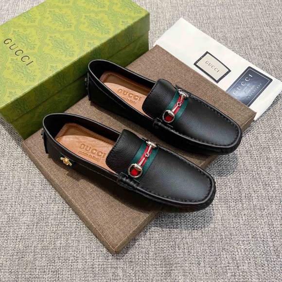 Gucci Black Leather Flats with Green and Red Stripes - Picture 5 of 5